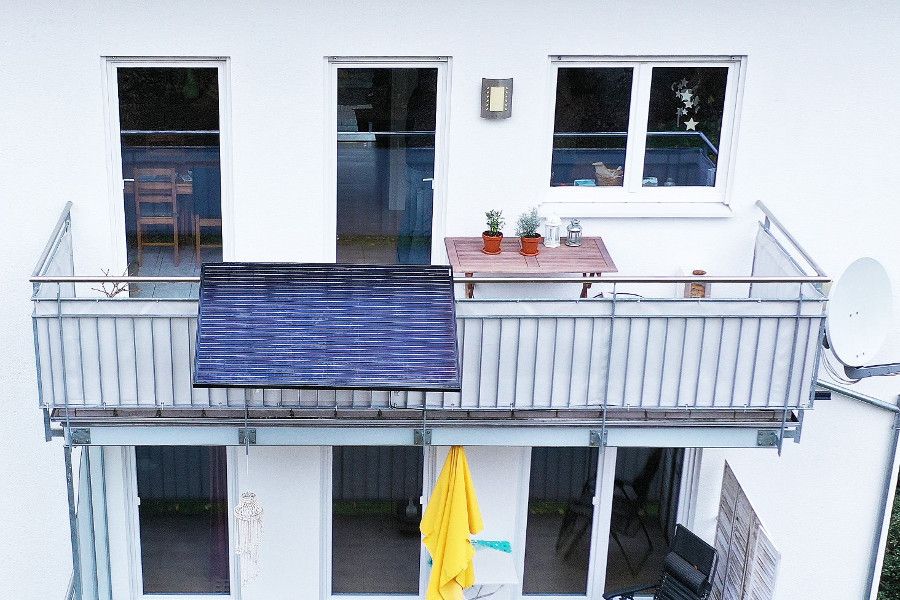 Balkon mit Solarzellen