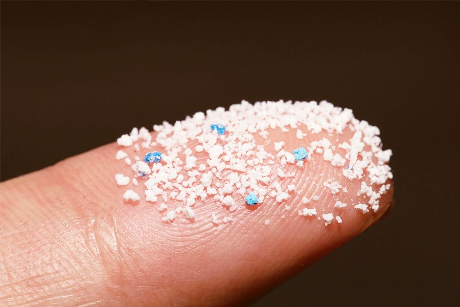 Mikroplastikpartikel verleibt über Jahre in der Umwelt