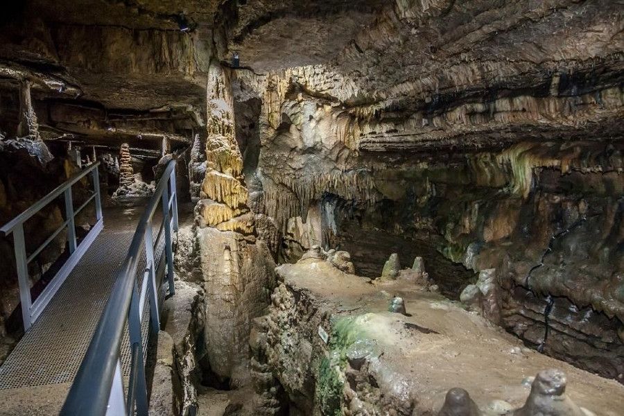 In der Erdmannshöhle in Hasel finden sich riesige Tropfsteine.