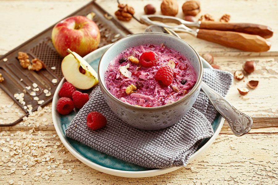 Bircher-Beeren-Müsli mit Velike!-Haferdrink.