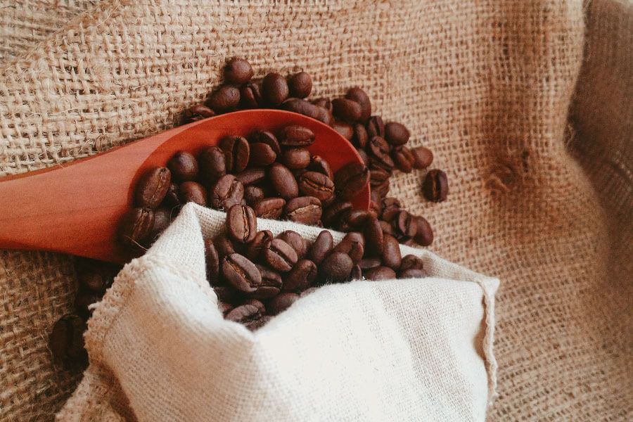 Für ein Kilo Kaffeebohnen werden 21.000 Liter Wasser benötigt.