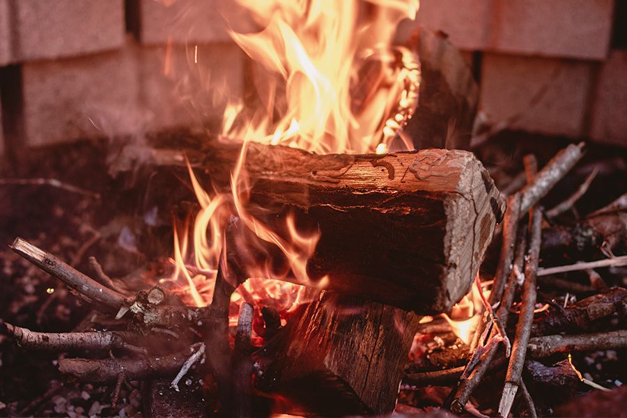 Offenes Feuer im Kamin