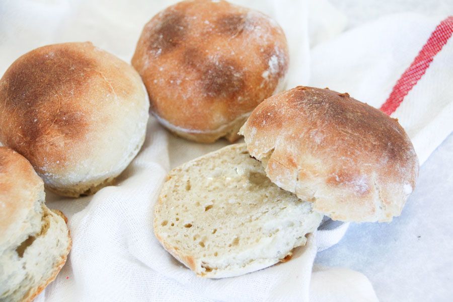 Vegane Brötchen ganz einfach und schnell zubereitet.