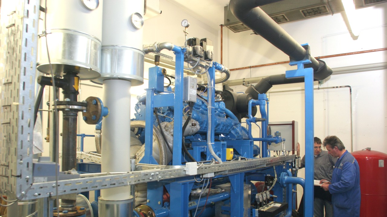 Wärmemanagement mit energiesparendem Regelungssystem durch bedarfsgesteuerte Rückführung der Abwärmepotenziale unter Einsatz einer erdgasbetriebenen Wärmepumpe