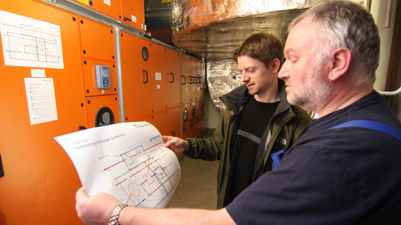 LiquiSorp Pilotanlage zur sorptionsgestützten Klimatisierung mit flüssigen Sorbentien unter besonderer Berücksichtigung von Niedertemperaturwärme als Antriebsenergie