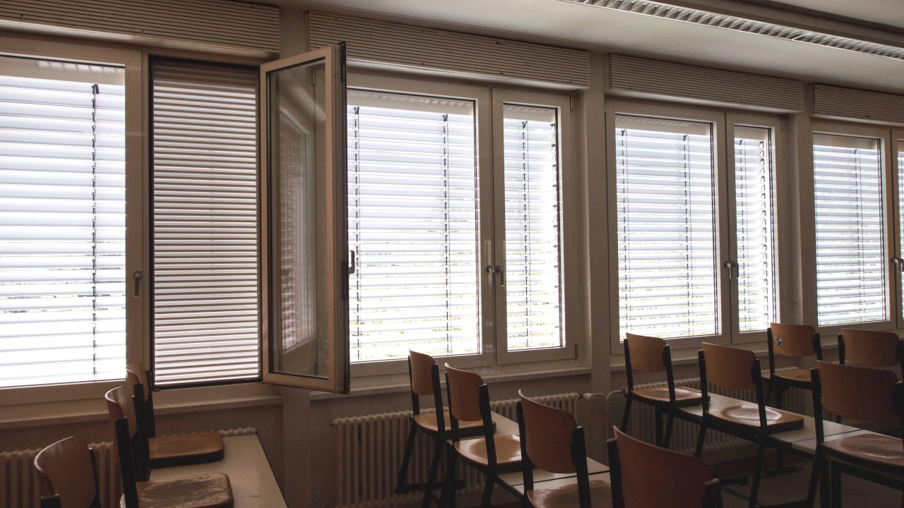 Natürliche Gebäudeklimatisierung von Schulen