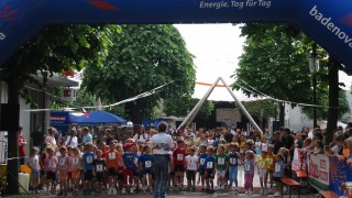 Als langjähriger Sponsor unterstützt badenova den run&fun in Tuttlingen. Beim badenova Fun Cup für Kids & Teens können die jungen Sportler ihr Können unter Beweis stellen.