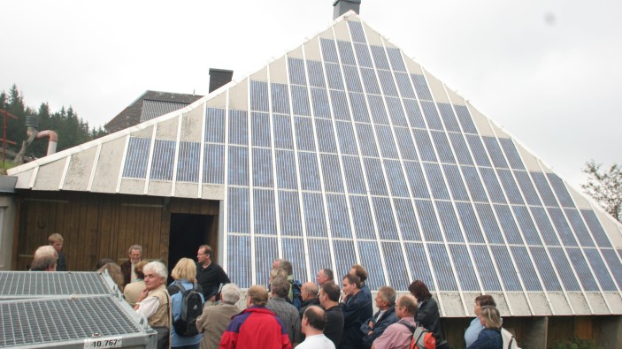 Eine Brennstoffzellenanlage ergänzte die autarke Stromversorgung des Rappeneckerhofs bei Oberried.