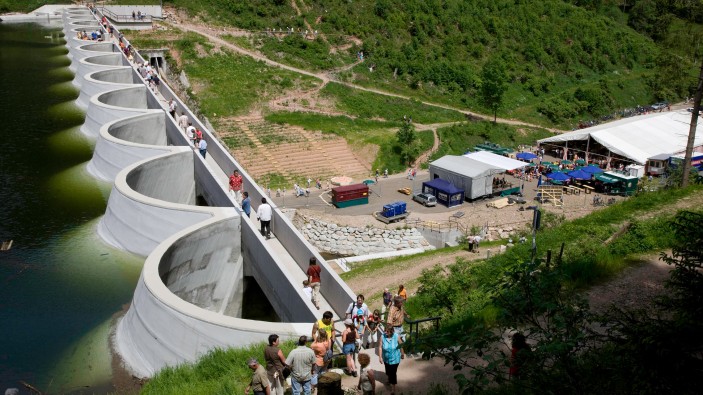 Der Pfad erläutert Energie-und Klimaschutzthemen auf dem Weg von der Talsperre zum Kraftwerk .