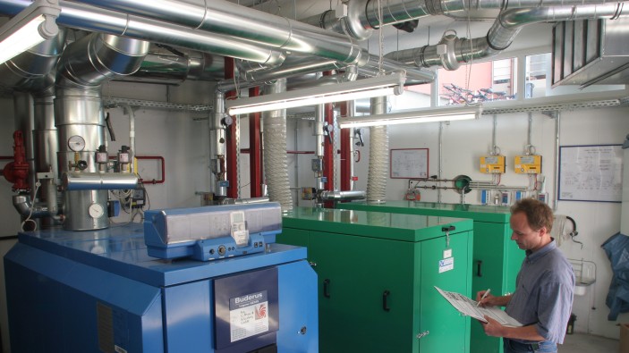 Die Freiburger Stadtbau GmbH sanierte den denkmalgeschützten 'Roten Block' und installierte ein innovatives Rapsmethylester (RME) BHKW.