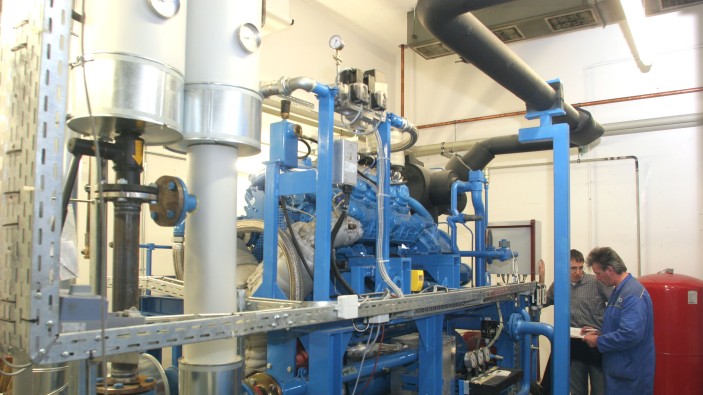 Unterstützt durch ein neuartiges Regelungssystem nutzt eine Wärmepumpe die Abwärme des Thermalbades Vita Classica in Bad Krozingen.