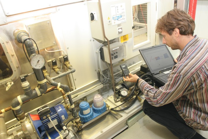 Der entwickelte Standardregler hilft, solarbetriebene Klimanlagen zu steuern.