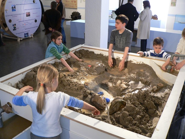 Ausstellung zum Thema Wasserschutz am Beispiel dreier Flüsse