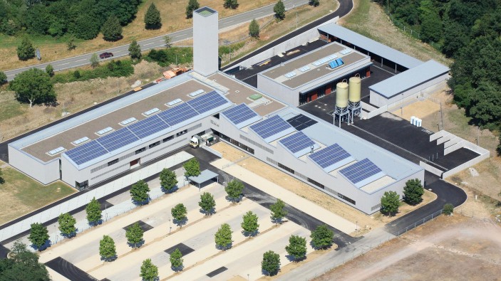 Neuerbaute Feuerwache deren energieffiziente Bauweise durch ein Qualitätsmanagement optimiert wird.