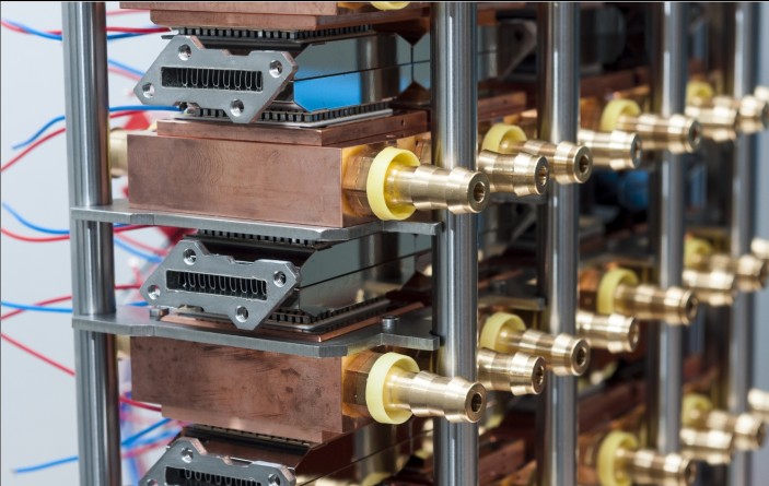 Thermoelektische Generatoren produzieren Strom aus dem heißen Abgas von BHKWs.
