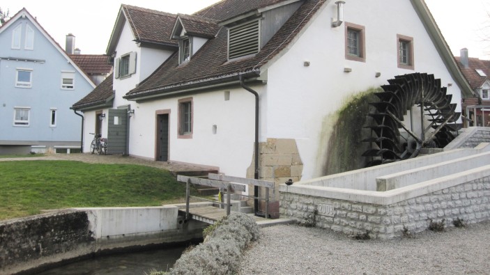 Ein neues Mühlrad mit intelligentem Stromspeicher treibt die Mühle in Umkirch an; Führungen veranschaulichen den Zusammenhang zwischen Nahrungsmittelproduktion und Energieverbrauch.