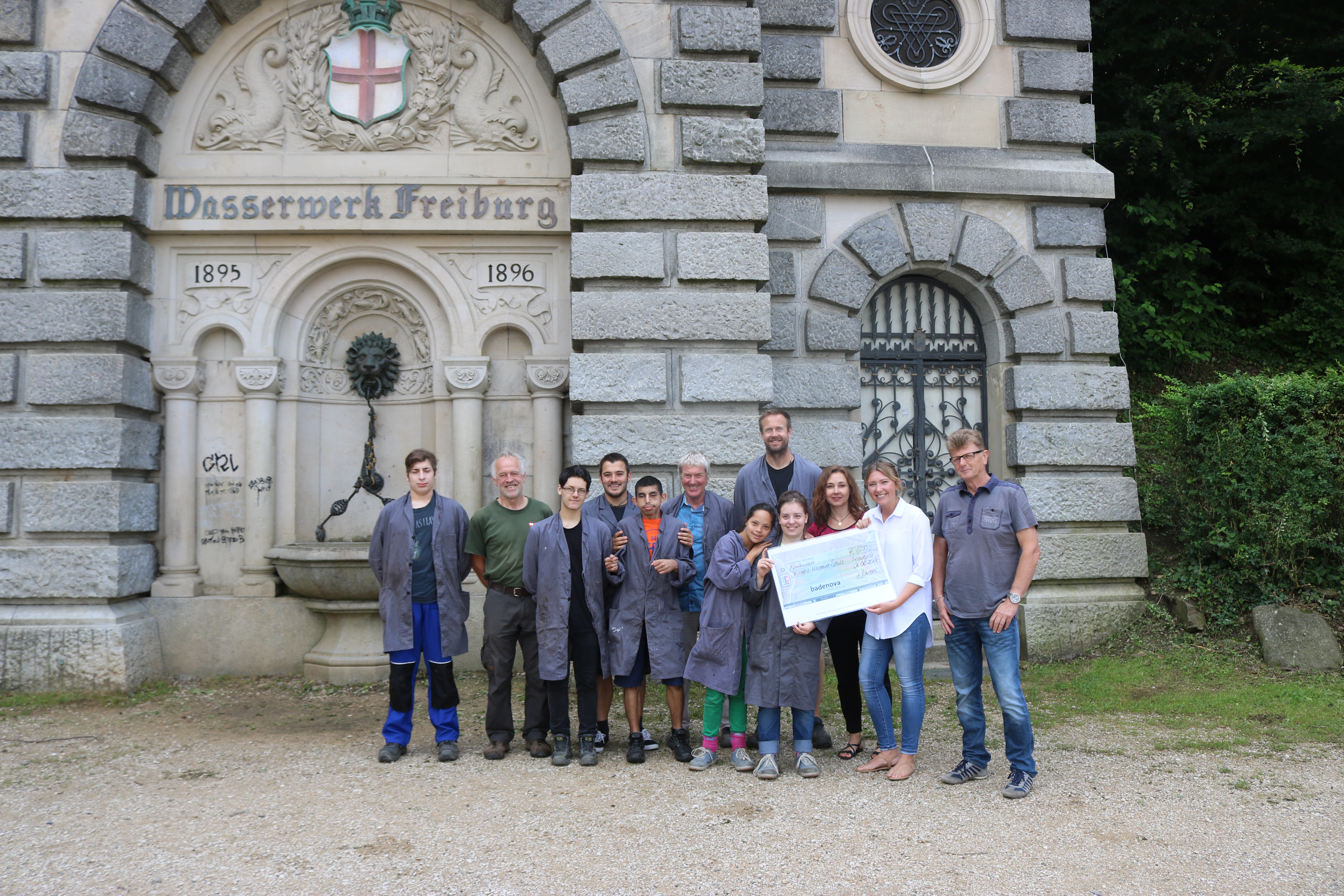 Schüler reparieren Aussichtsbänke