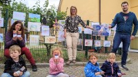 Übergabe der Samenbomben an den Luisen-Kindergarten in Heitersheim.