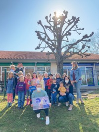 Übergabe an die Kinder und Erzieherinnen des Kinderhauses Sonnenschein in Wittlingen