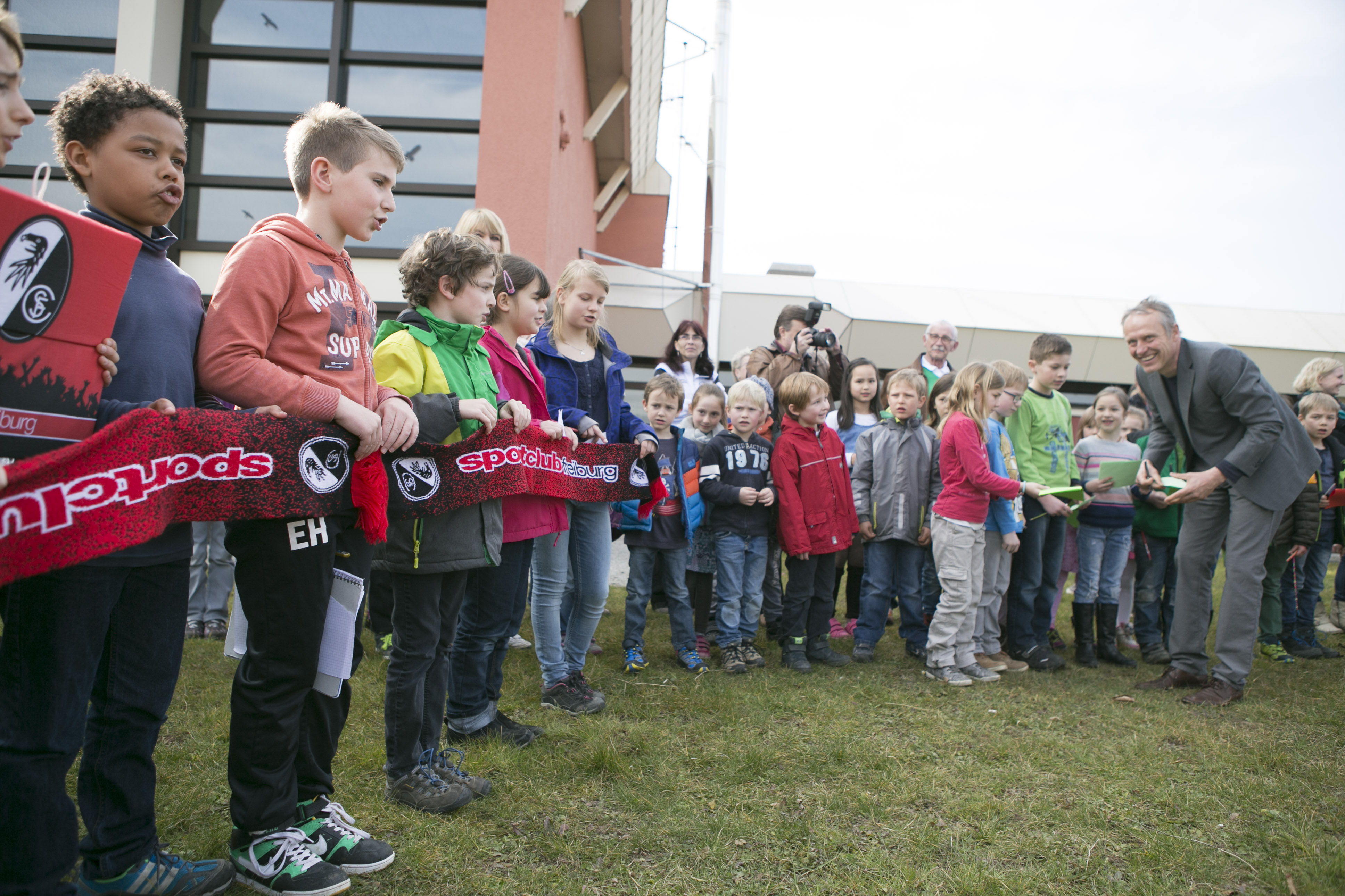 Baumpflanzaktion mit Christian Streich