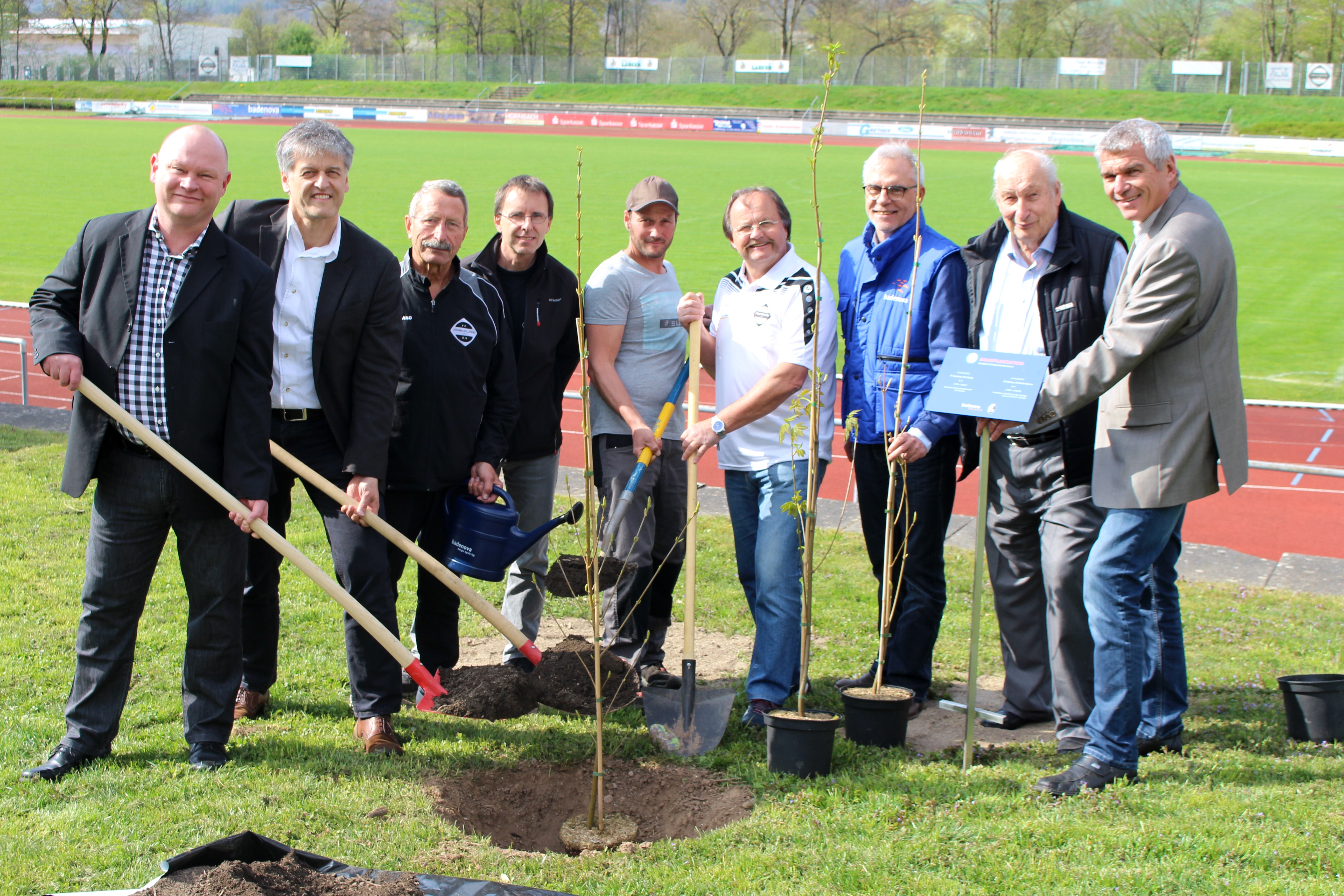 Drei SC Bäumchen für das Vereinsstadion des FC Steinen-Höllstein