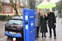 Einweihung der neuen Ladesäule durch Baubürgermeister, Landrätin und badenova Vorstandsvorsitzenden