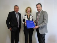 Rainer Kühlwein (badenova), Bürgermeisterin Daniela Meier und Johann-Martin Rogg (badenova).