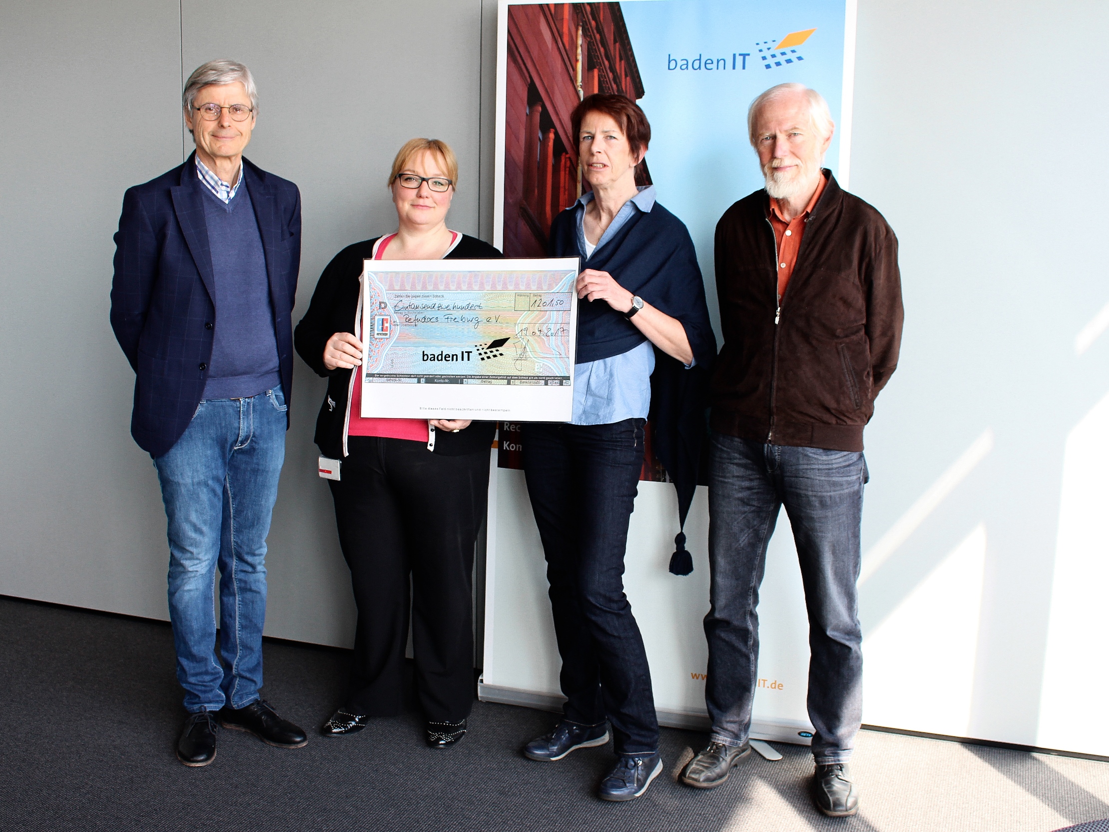 Spendenübergabe an Refudocs Freiburg
