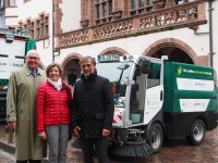 Einweihung der vollelektrischen Kehrmaschine auf dem Freiburger Rathausplatz