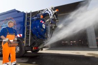 Spülfahrzeug der bnNETZE im Einsatz